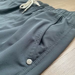 Vuori Kore Jogger - size L. Worn once!